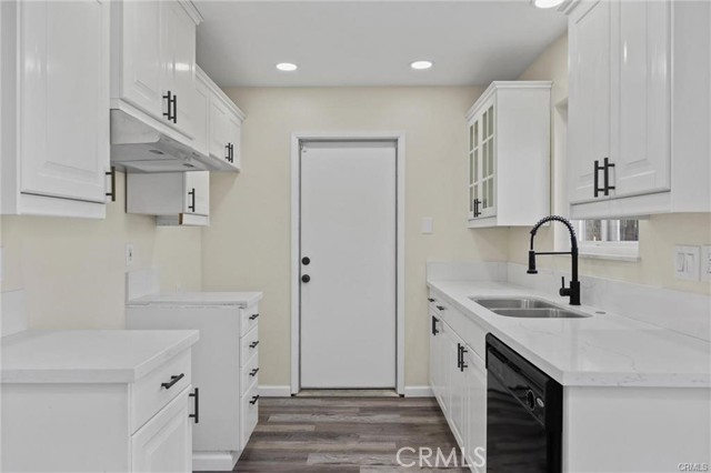 5804 Cedar Glen Lane, Bakersfield CA: https://media.crmls.org/medias/db3f9824-d285-4262-8400-f3846bba2bfb.jpg