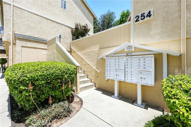 254 N Mar Vista Avenue, Pasadena CA: https://media.crmls.org/medias/db3fc386-fa72-42b1-8016-f195351db268.jpg