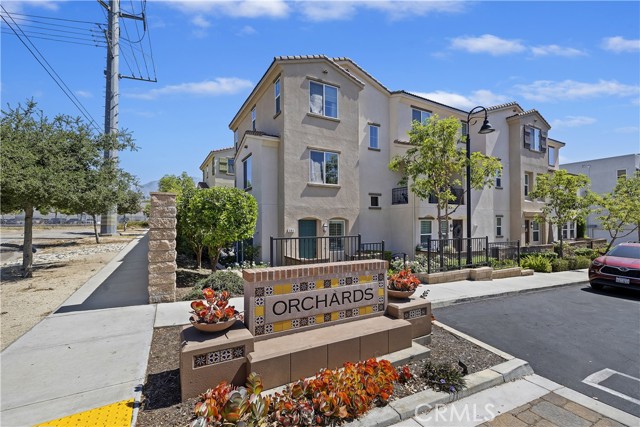 384 Ruby Red Lane, Upland CA: https://media.crmls.org/medias/db40ae12-be1b-42af-9305-59161d13c8c0.jpg