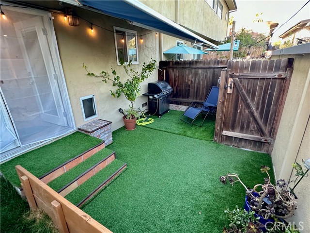 Detail Gallery Image 6 of 40 For 11138 Aqua Vista St #3,  Studio City,  CA 91602 - 2 Beds | 1/1 Baths