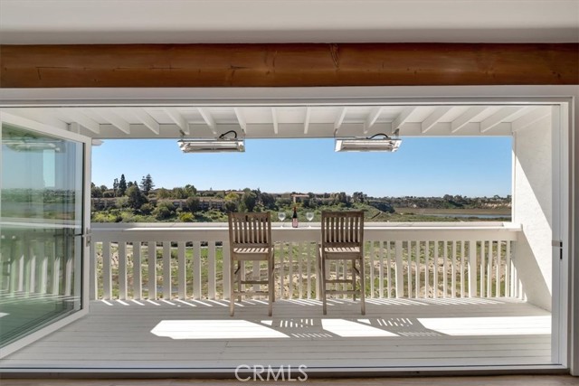 Detail Gallery Image 3 of 32 For 745 Domingo #4,  Newport Beach,  CA 92660 - 2 Beds | 2 Baths