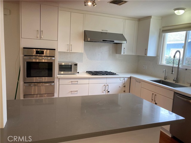 Detail Gallery Image 6 of 22 For 23464 Sylvan St, Woodland Hills,  CA 91367 - 3 Beds | 2/1 Baths