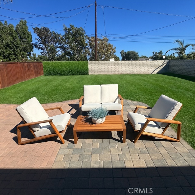 2316 La Linda Place, Newport Beach CA: https://media.crmls.org/medias/db437d42-08db-4d53-ad26-99f4a9a6a2d9.jpg
