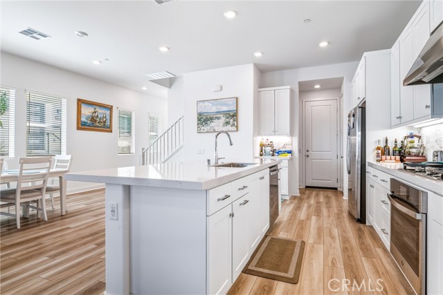 Detail Gallery Image 15 of 43 For 26767 Laurel Mountain Loop, Valencia,  CA 91381 - 4 Beds | 3 Baths