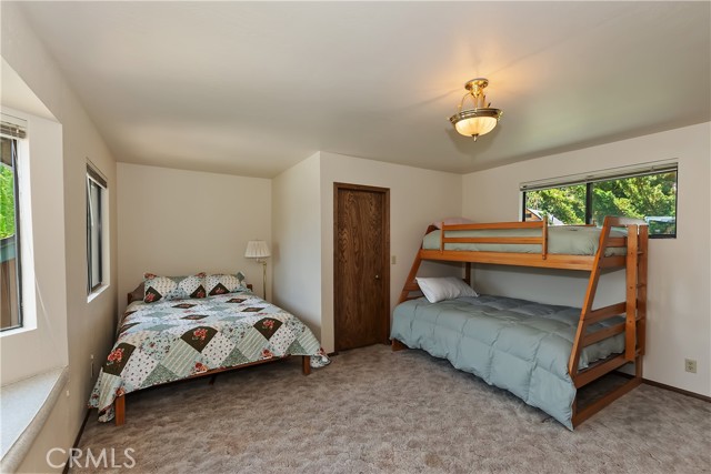 488 Lakeview Court, Big Bear Lake CA: https://media.crmls.org/medias/db4437bd-fcb3-4361-9f6c-62587141b6a3.jpg