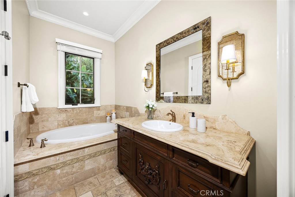 MLS #AR25245640 image #30