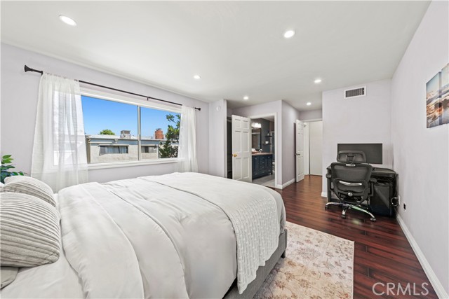 Detail Gallery Image 11 of 27 For 5215 Balboa Bld #203,  Encino,  CA 91316 - 2 Beds | 2 Baths