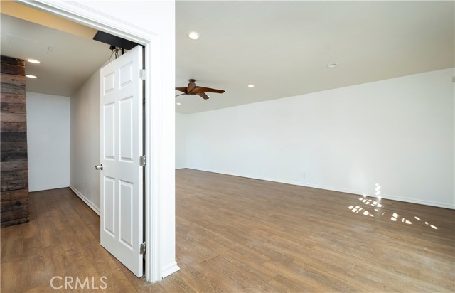 10161 Foothill Boulevard, Sylmar CA: https://media.crmls.org/medias/db454d59-89fe-42ce-9f08-7a27c6636b33.jpg