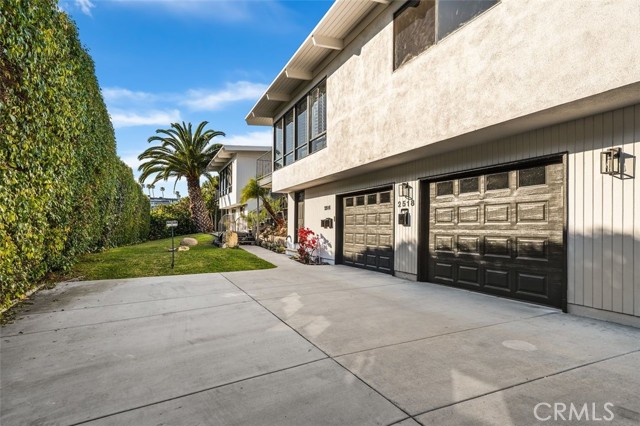2516 Bayside Drive, Corona del Mar CA: https://media.crmls.org/medias/db45dcdf-203f-4fb1-88cf-b593635612cb.jpg