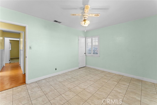 1045 Cathedral Way, Pomona CA: https://media.crmls.org/medias/db45f5cc-e26b-4365-a021-b9424176eb71.jpg