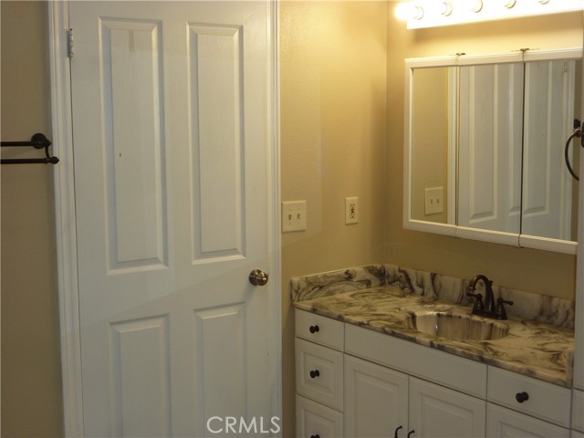 Detail Gallery Image 19 of 38 For 23739 Hillside Drive, Crestline,  CA 92325 - 4 Beds | 2/1 Baths