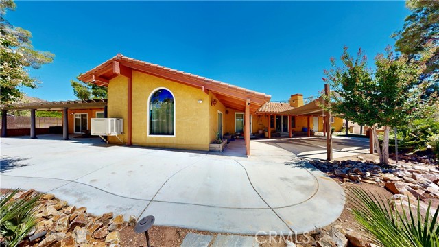 15460 Mandan Road, Apple Valley CA: https://media.crmls.org/medias/db46ebc8-2e52-4fc7-a88f-4a906bb580f5.jpg