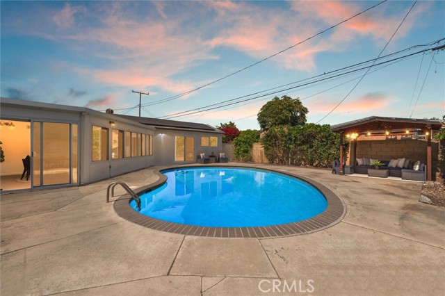 2370 Argonne Avenue, Long Beach CA: https://media.crmls.org/medias/db47427f-2feb-444c-adcc-7d3eff16f4ca.jpg