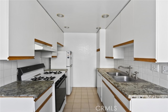 Detail Gallery Image 15 of 33 For 4441 Woodman Ave #111,  Sherman Oaks,  CA 91423 - 0 Beds | 1 Baths