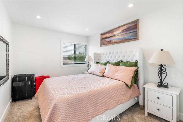 Image 21 of 28 For 40 Seabird Court 36