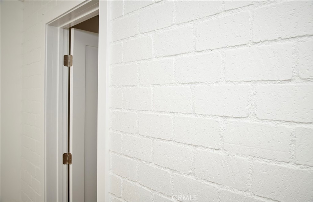 https://media.crmls.org/medias/db4c26bf-2b39-4e8f-91db-e5ade09b8aa1.jpg?preset=X-Large