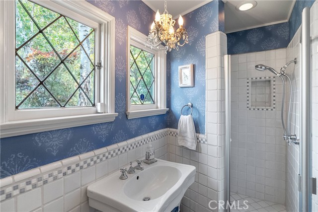 11818 Laurel Hills Road, Studio City CA: https://media.crmls.org/medias/db4cd1f5-6790-48bb-b85b-768a82bb1877.jpg