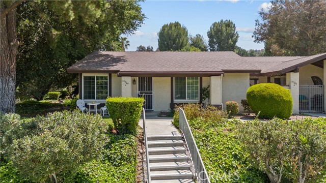 Detail Gallery Image 26 of 38 For 19504 Avenue of the Oaks #C,  Newhall,  CA 91321 - 2 Beds | 2 Baths