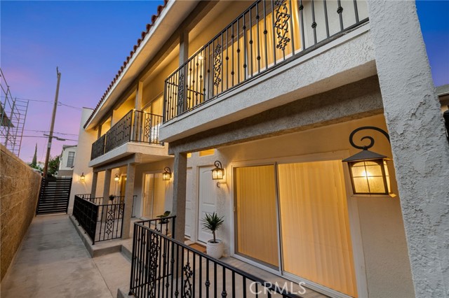 Detail Gallery Image 3 of 26 For 621 E Cedar a,  Burbank,  CA 91501 - 2 Beds | 1/1 Baths