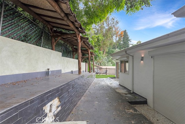 11354 Sunshine Terrace, Studio City CA: https://media.crmls.org/medias/db4e1697-7a0e-4410-934a-5fc943bc4535.jpg