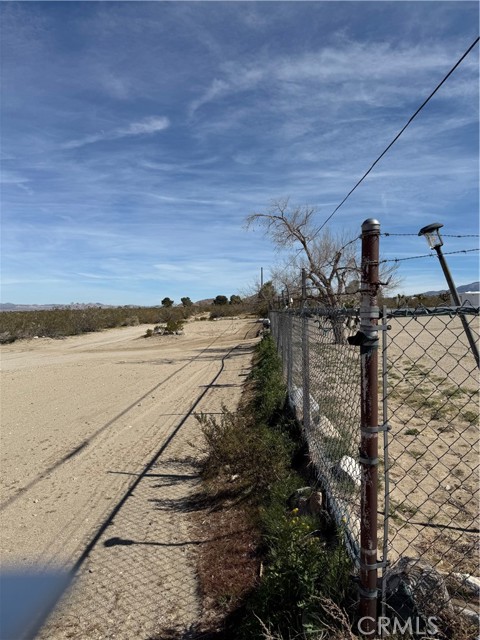 Detail Gallery Image 7 of 26 For 30107 Bourbon, Lucerne Valley,  CA 92356 - 3 Beds | 2 Baths