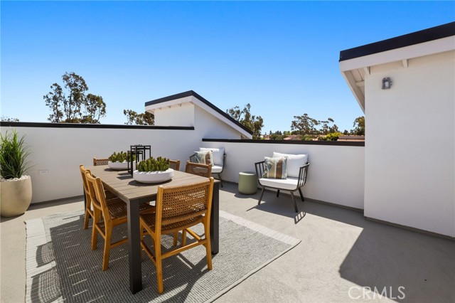 19071 Main Street, Huntington Beach CA: https://media.crmls.org/medias/db4f5c34-455f-4a90-9172-ada766afa199.jpg