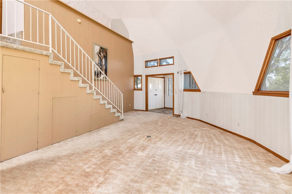 https://media.crmls.org/medias/db4fad3e-0d05-4040-8cef-af2d040f30e1.jpg?preset=X-Large