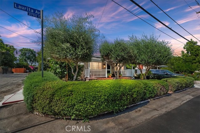3751 Laurita Avenue, Pasadena CA: https://media.crmls.org/medias/db50d0ab-8b27-4dc7-a8e7-c3a57adccd7e.jpg