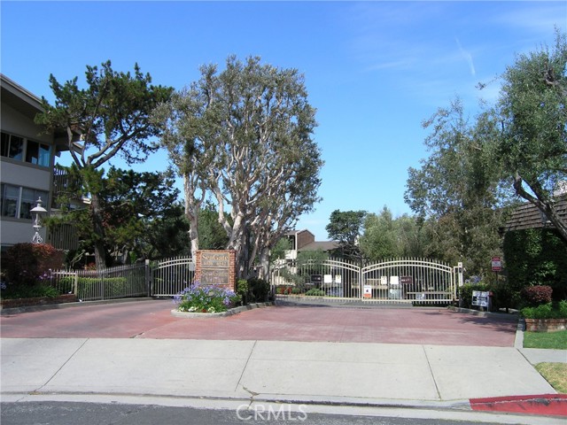 Gate entry to complex