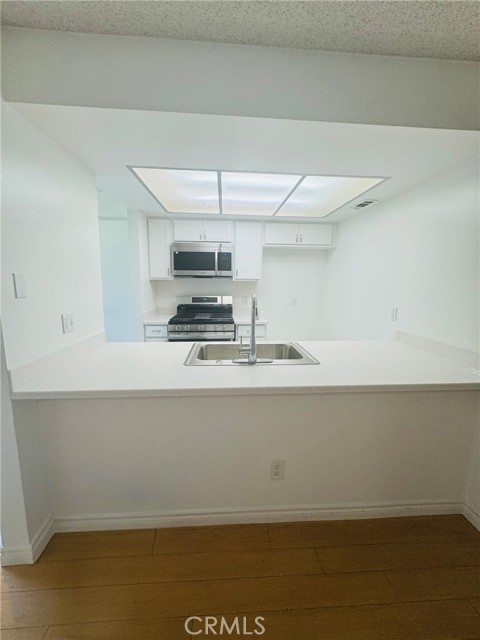 5484 Dobbs Street, Los Angeles CA: https://media.crmls.org/medias/db5112bf-c302-4f85-a0b3-2ebfcf5d4da1.jpg