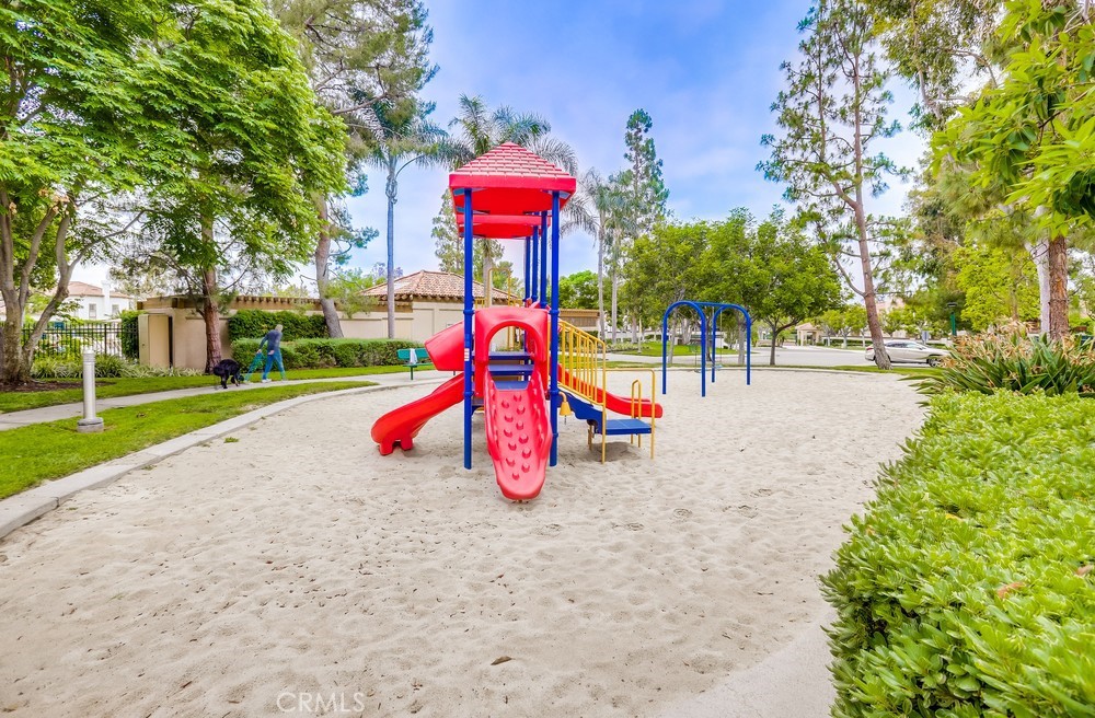 https://media.crmls.org/medias/db51249f-6e46-4842-b6cb-a2d94c2a0216.jpg?preset=X-Large