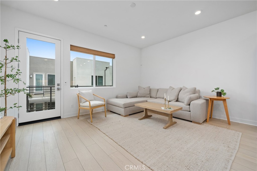 MLS #OC25029918 image #5