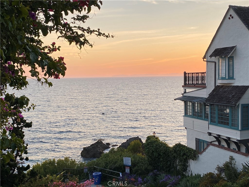 https://media.crmls.org/medias/db51f018-44fc-4c00-894c-a4859bc3994a.jpg?preset=X-Large