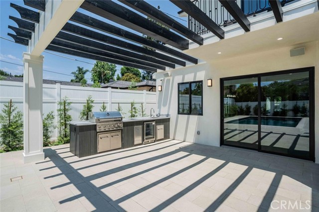 521 N Sparks Street, Burbank CA: https://media.crmls.org/medias/db520b81-cdf6-4d12-945e-e1fd214e5f8b.jpg