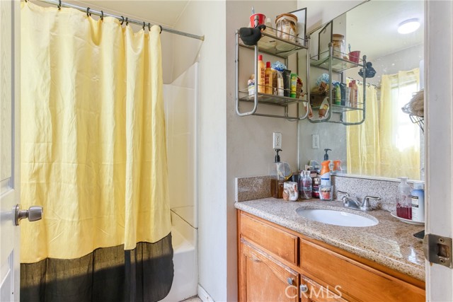 Detail Gallery Image 11 of 15 For 1449 1447 W 83rd St, Los Angeles,  CA 90047 - 4 Beds | 4 Baths