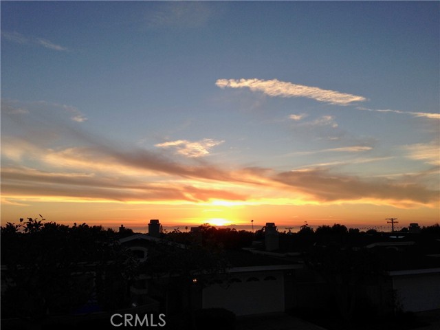 3611 Daffodil Avenue, Corona del Mar CA: https://media.crmls.org/medias/db524555-69f8-4e5b-b2fe-8c97c4ca4f58.jpg