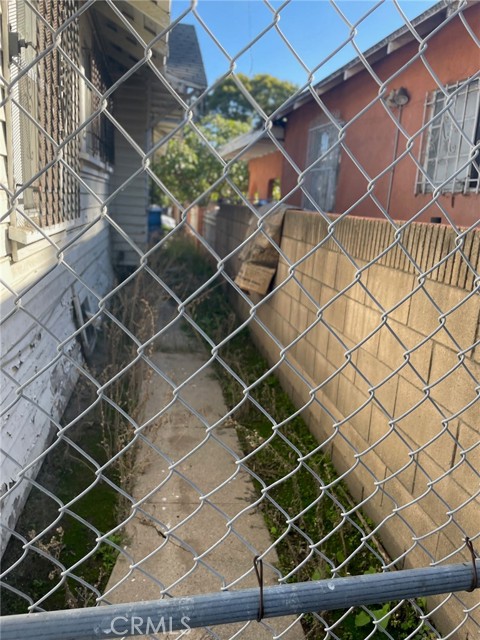 5125 avenue Woodlawn, Los Angeles CA: https://media.crmls.org/medias/db52d84b-6e78-45cd-805d-c40d4ec41659.jpg