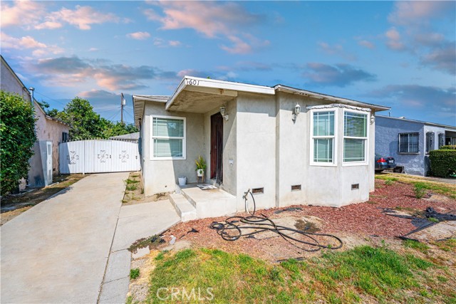601 S Pearl Avenue, Compton CA: https://media.crmls.org/medias/db533beb-be91-49d5-8006-b1dbd8607849.jpg