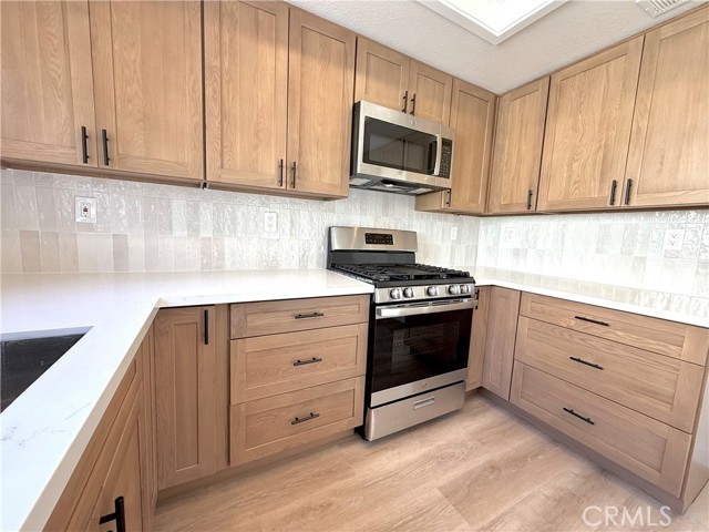 Detail Gallery Image 2 of 12 For 21125 Gladiolos, Lake Forest,  CA 92630 - 1 Beds | 1 Baths