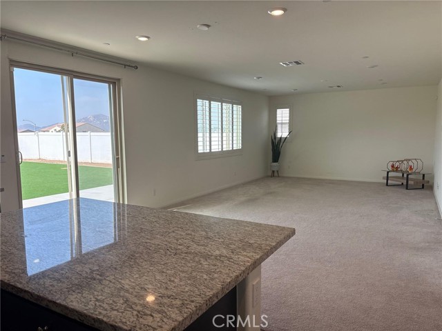 6598 Smith Rock Court, Jurupa Valley CA: https://media.crmls.org/medias/db55502d-e9a9-403e-aa93-0a61cf49ea67.jpg