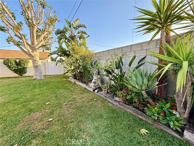 Detail Gallery Image 5 of 18 For 14742 San Jose St, –,  CA 91345 - 3 Beds | 2 Baths
