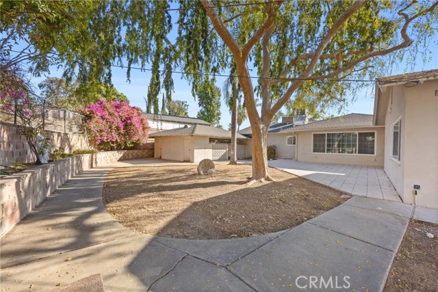 Detail Gallery Image 50 of 52 For 1800 Country Club Dr, Bakersfield,  CA 93306 - 5 Beds | 3 Baths