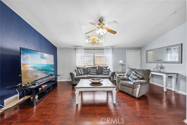 Detail Gallery Image 5 of 19 For 1455 S State St #68,  Hemet,  CA 92543 - 3 Beds | 2 Baths