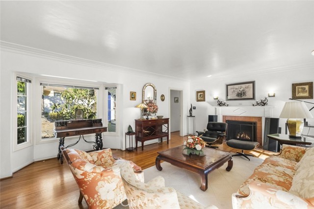 Detail Gallery Image 7 of 54 For 1815 Las Flores Dr, Glendale,  CA 91207 - 4 Beds | 3 Baths