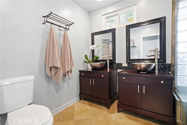 Detail Gallery Image 12 of 40 For 5244 Baza Ave, Woodland Hills,  CA 91364 - 3 Beds | 3 Baths