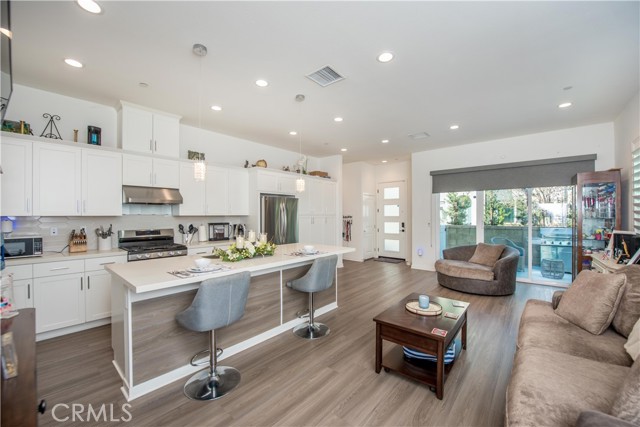 Detail Gallery Image 7 of 45 For 4460 S Forsyth Paseo, Ontario,  CA 91762 - 3 Beds | 2/1 Baths