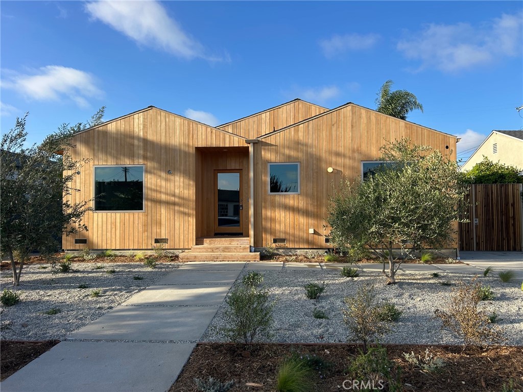 6537 W 84th Place