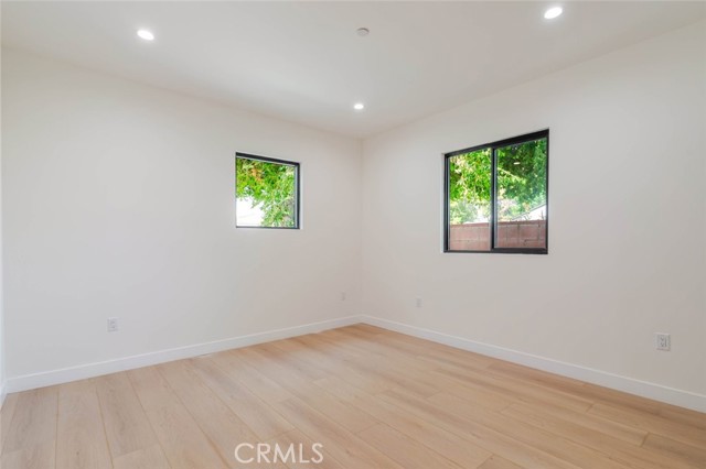 Detail Gallery Image 11 of 21 For 6217 Sylvia Ave, Tarzana,  CA 91335 - 3 Beds | 2 Baths