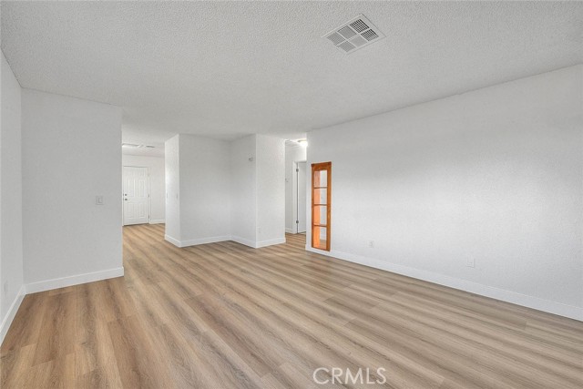 Detail Gallery Image 11 of 29 For 22133 Thunderbird, Apple Valley,  CA 92307 - 2 Beds | 1 Baths