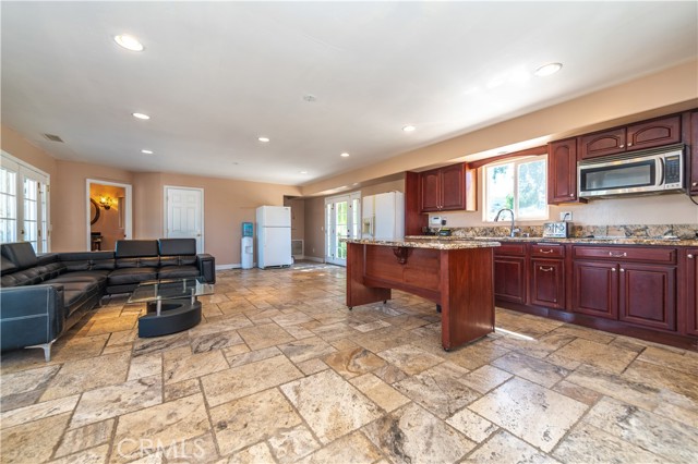 32375 Sage Road, Hemet CA: https://media.crmls.org/medias/db5a7f1c-a73c-41b2-9293-e4f23cd07acc.jpg